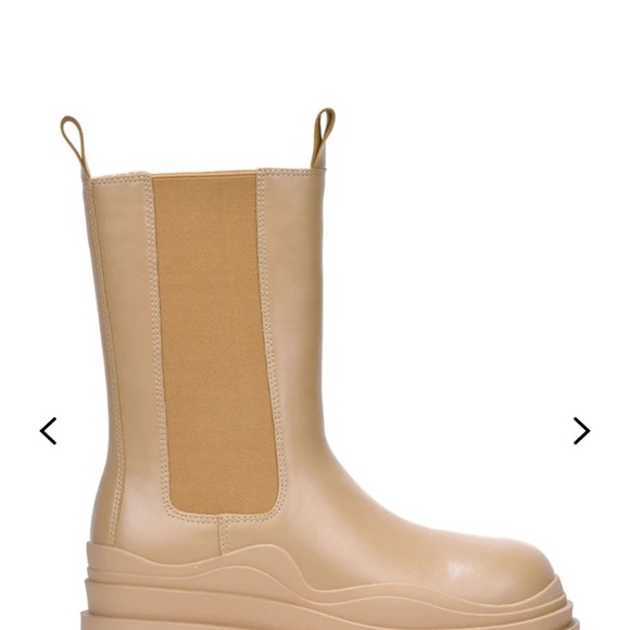 CAPE ROBBIN booties
square round toe
snow booties
platform
lug - Picture 2 of 14